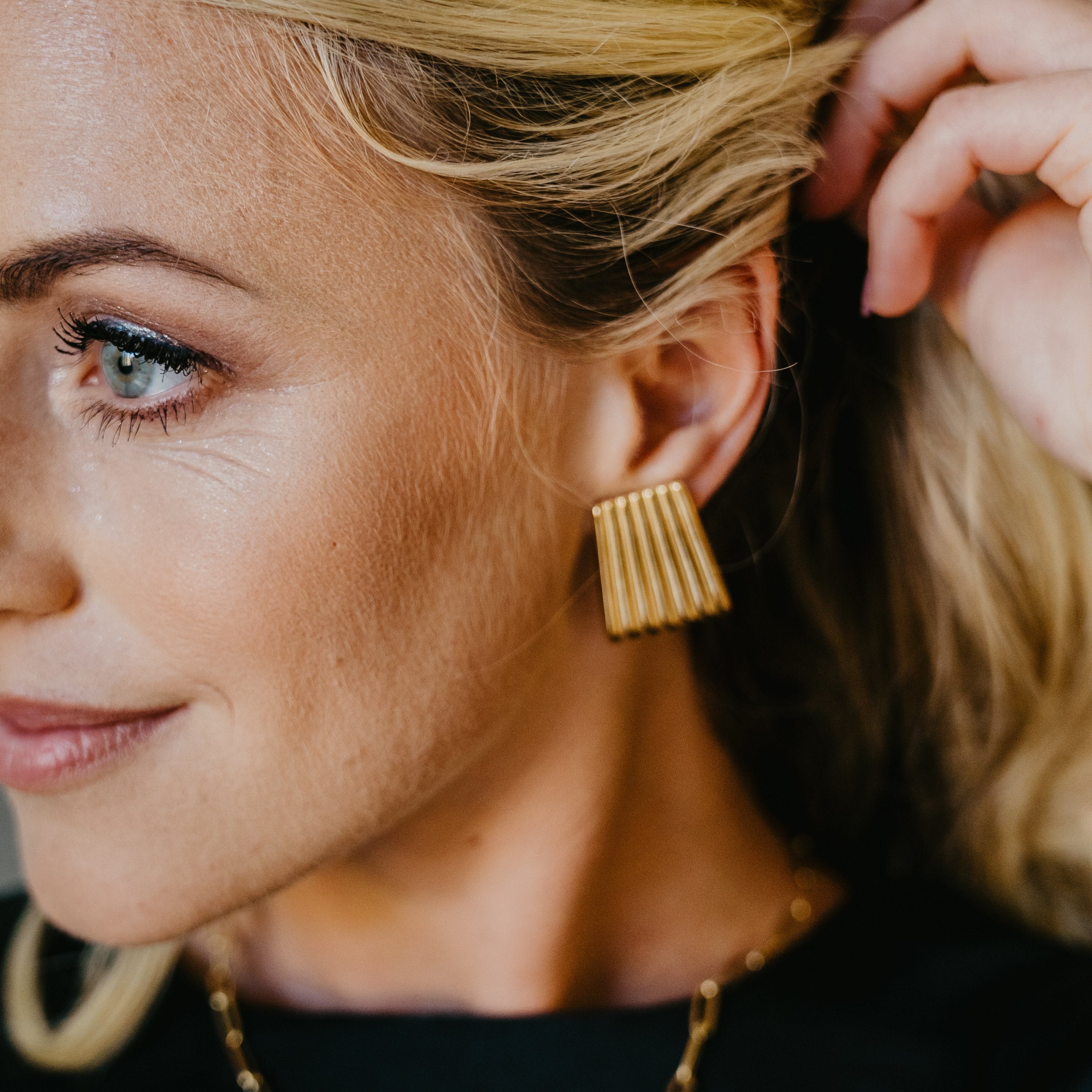 CHAMPAGNE EARRINGS