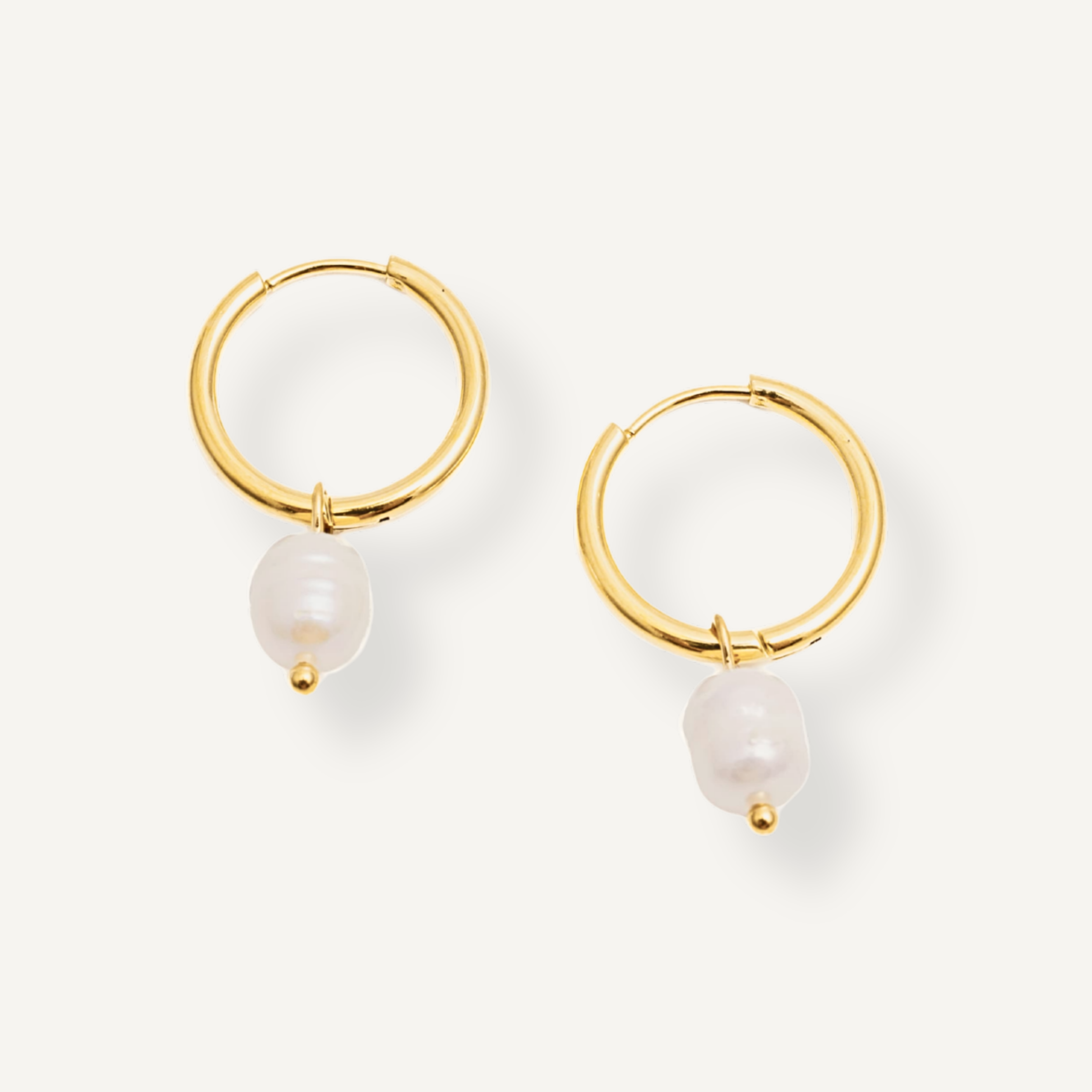 ISLA FRESHWATER PEARL HOOPS