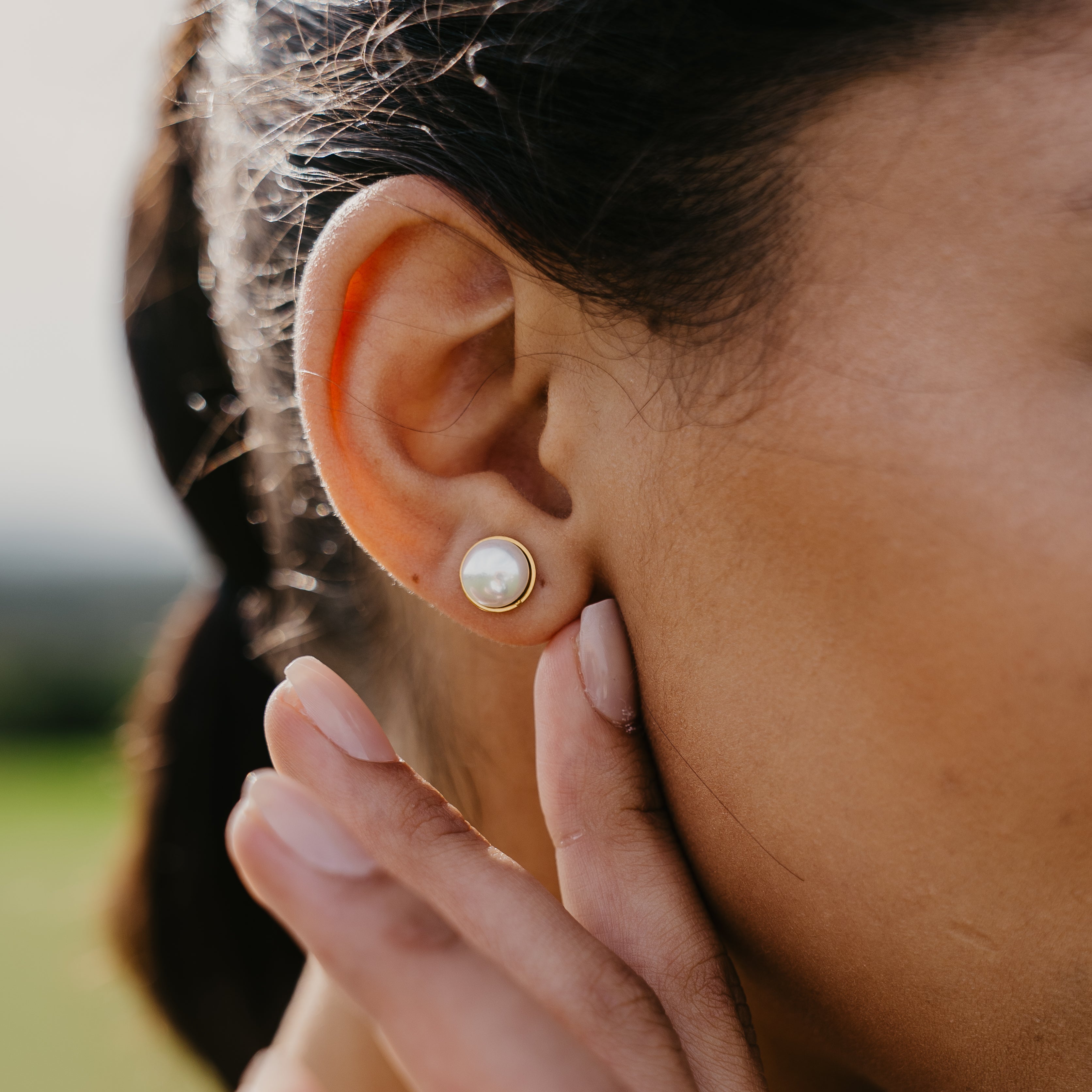 VALENTINA PEARL STUDS