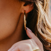 COMMUTE TEXTURED HOOPS
