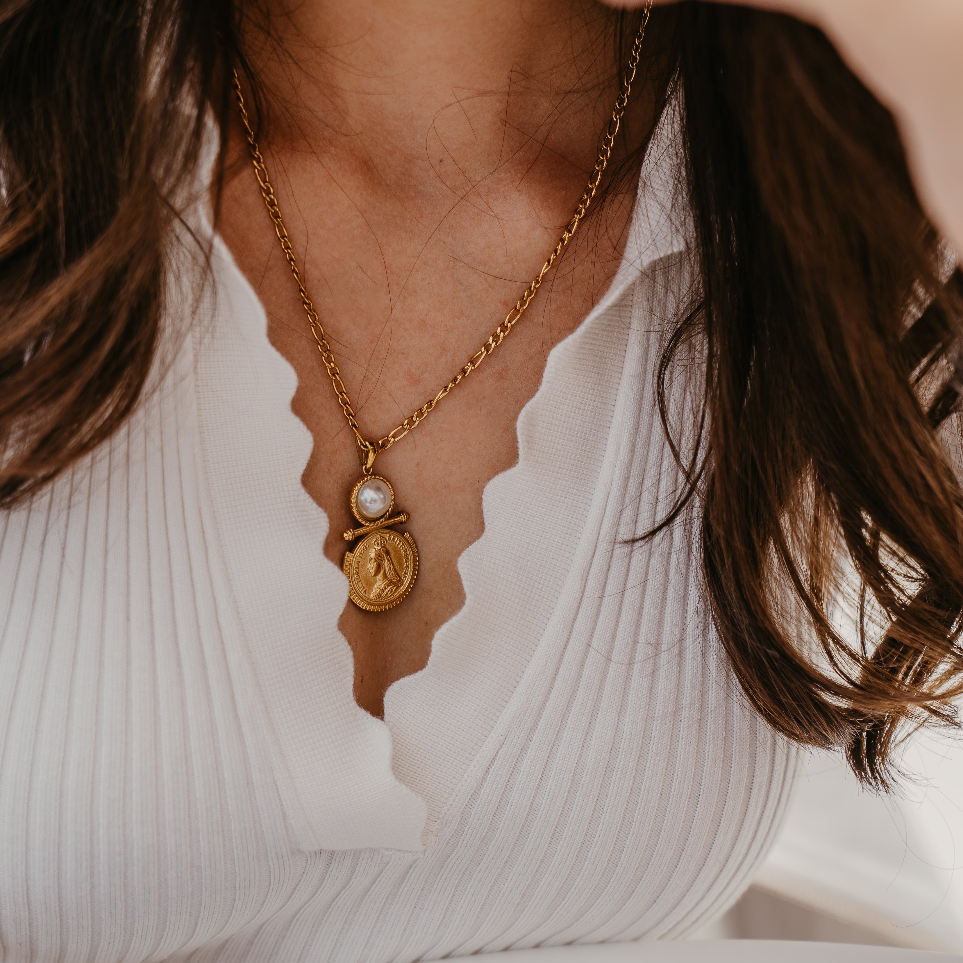 THE SIGNATURE NECKLACE