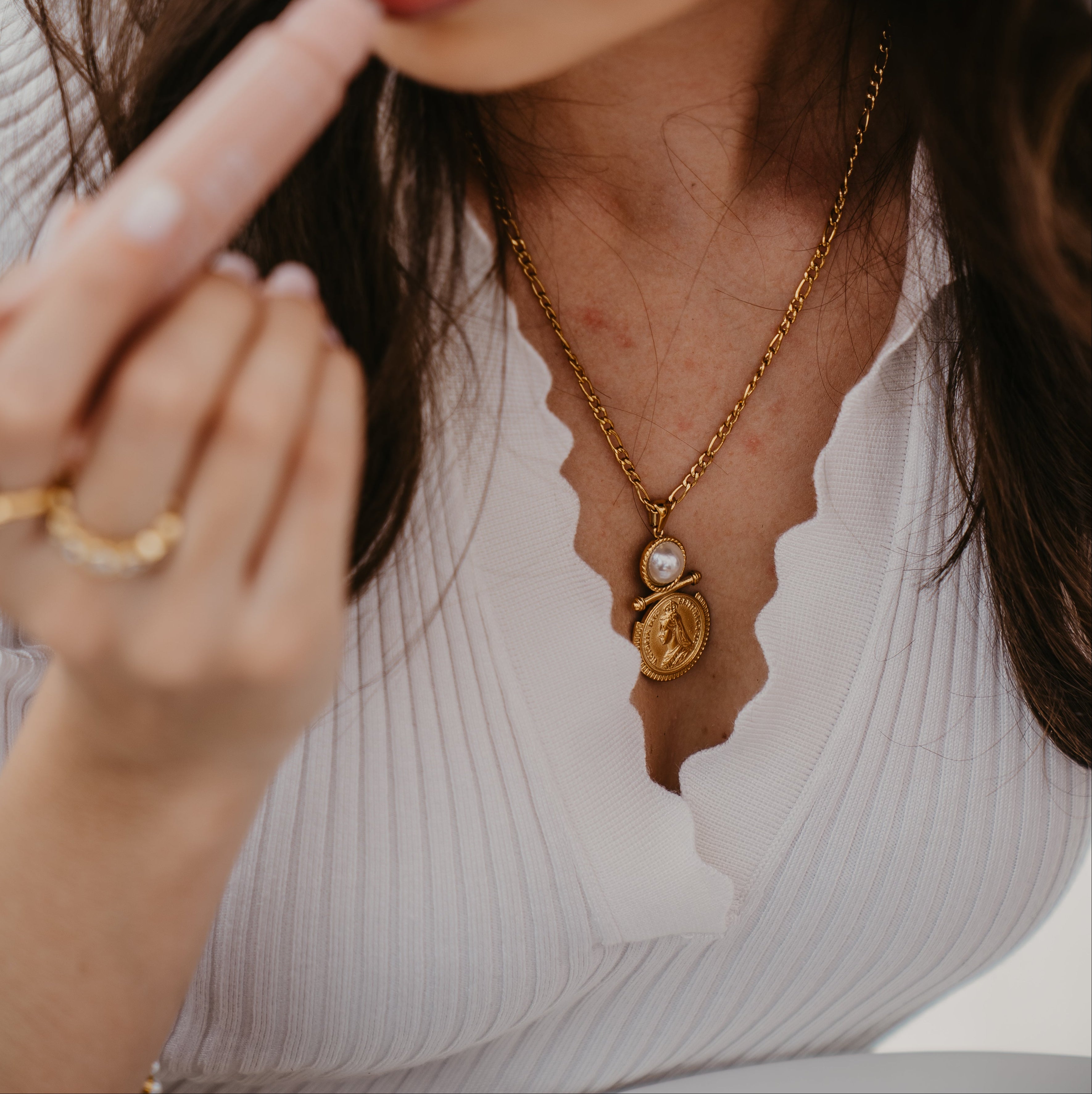 THE SIGNATURE NECKLACE