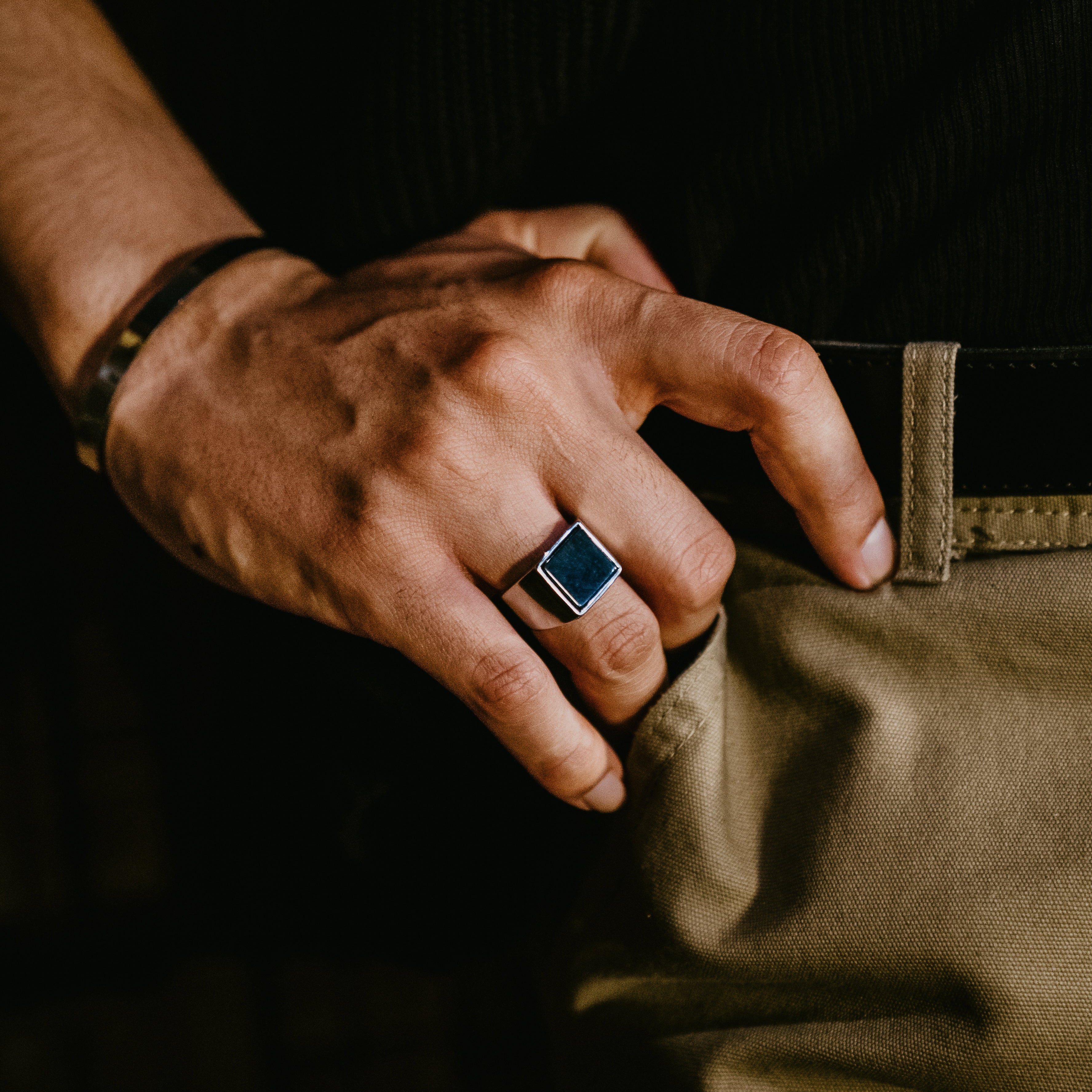 HOMME MENS BLACK SIGNET