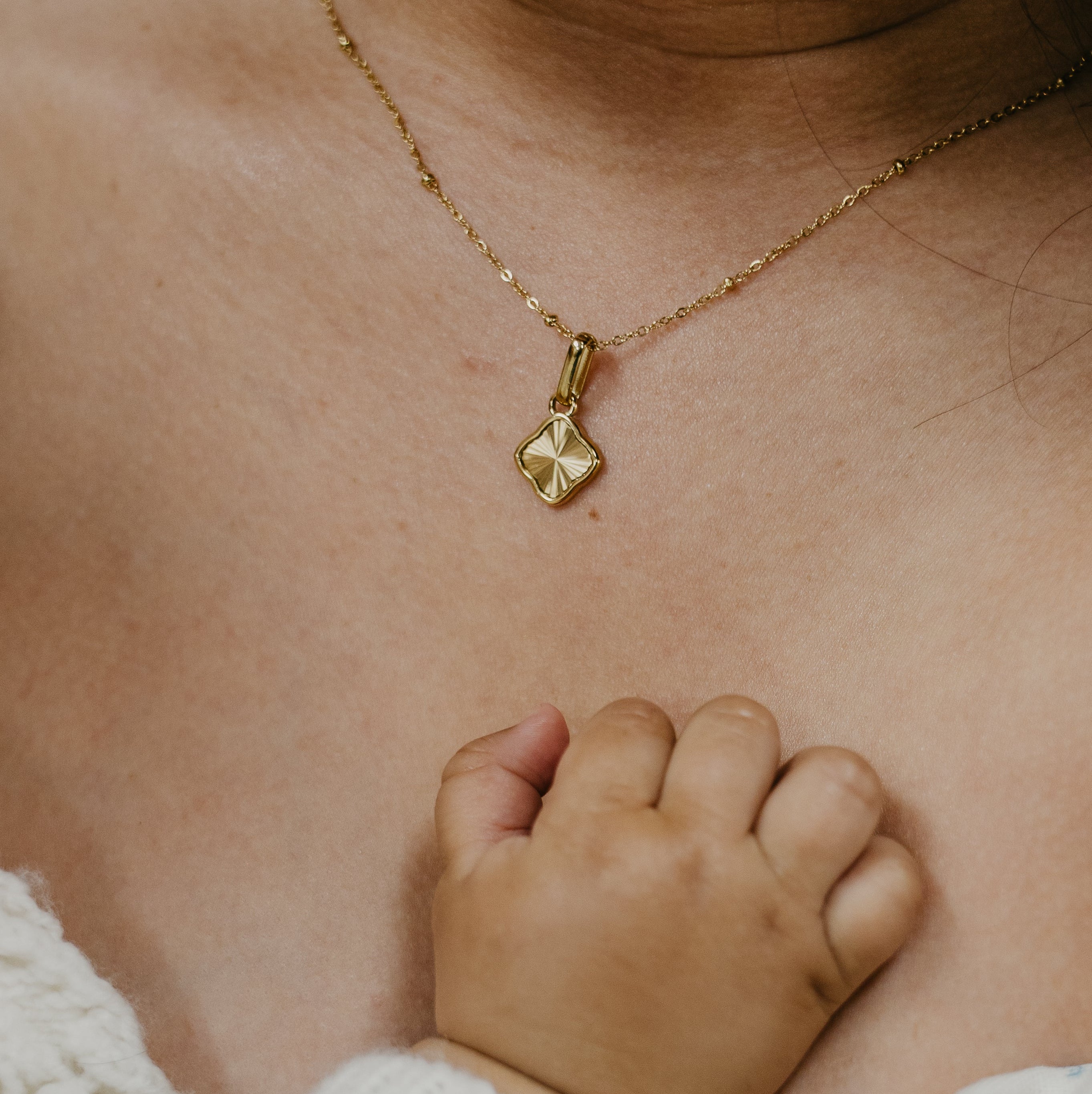 PERSONALISED CLOVER NECKLACE (FREE ENGRAVING)