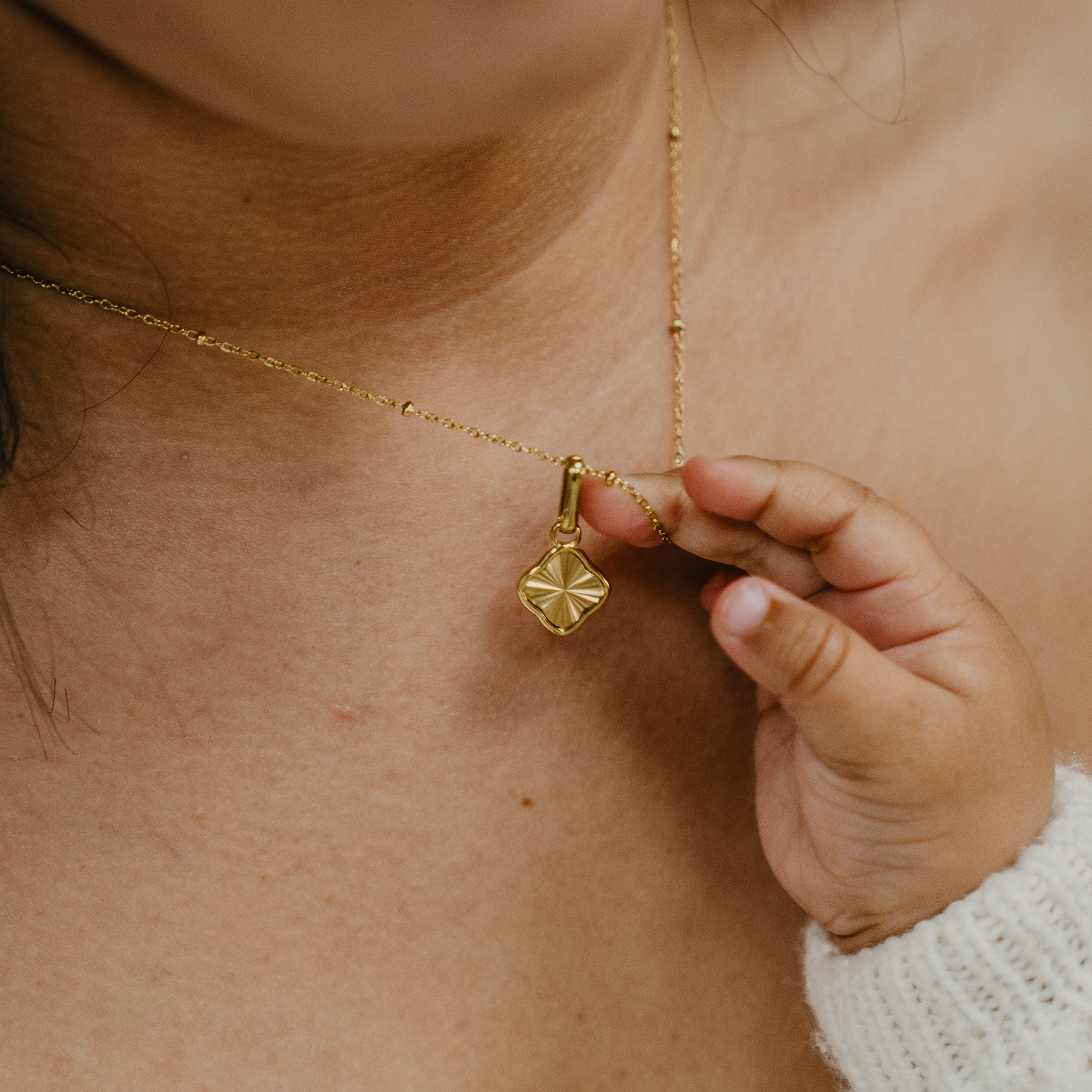 PERSONALISED CLOVER NECKLACE (FREE ENGRAVING)
