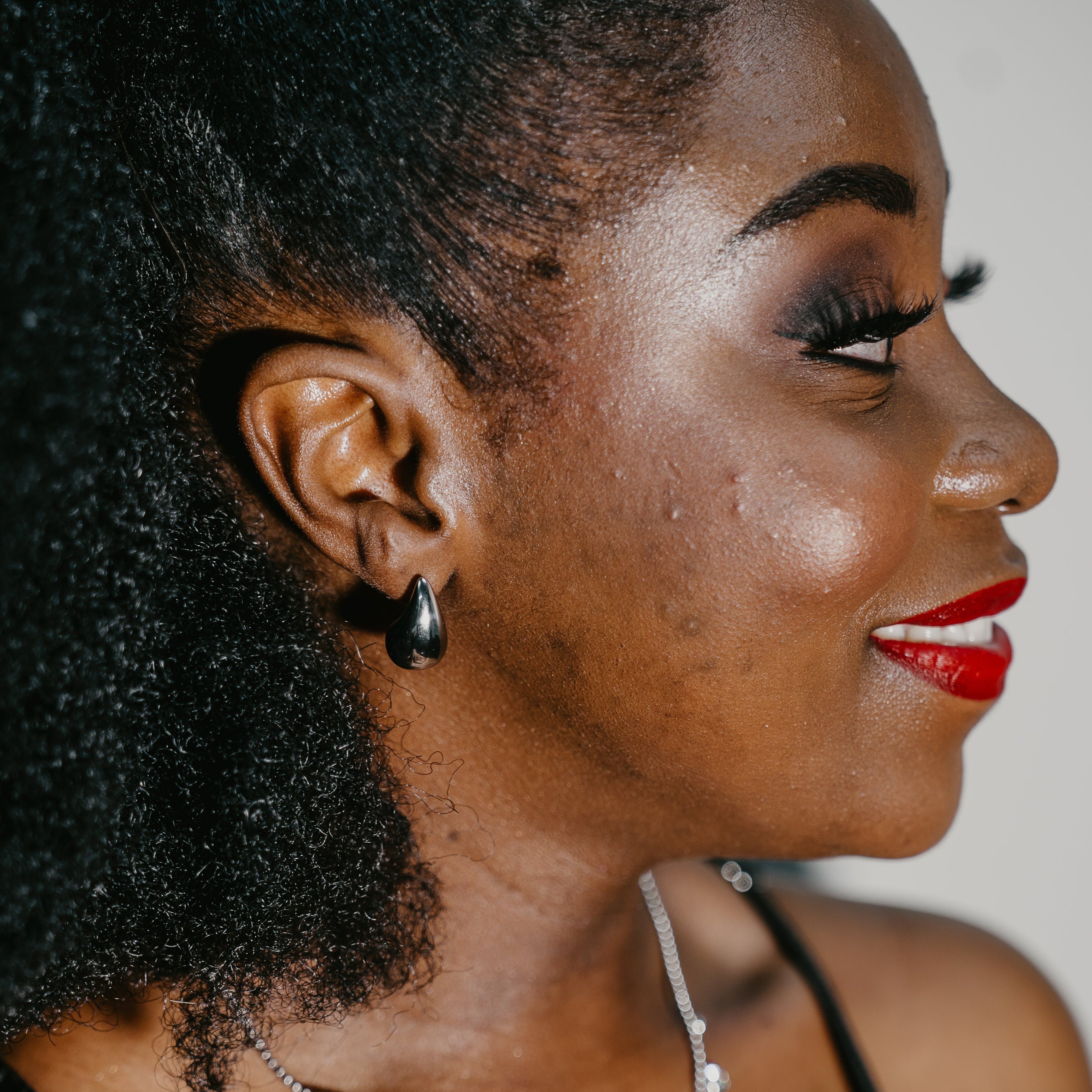 SILVER DUA TEARDROP STUD