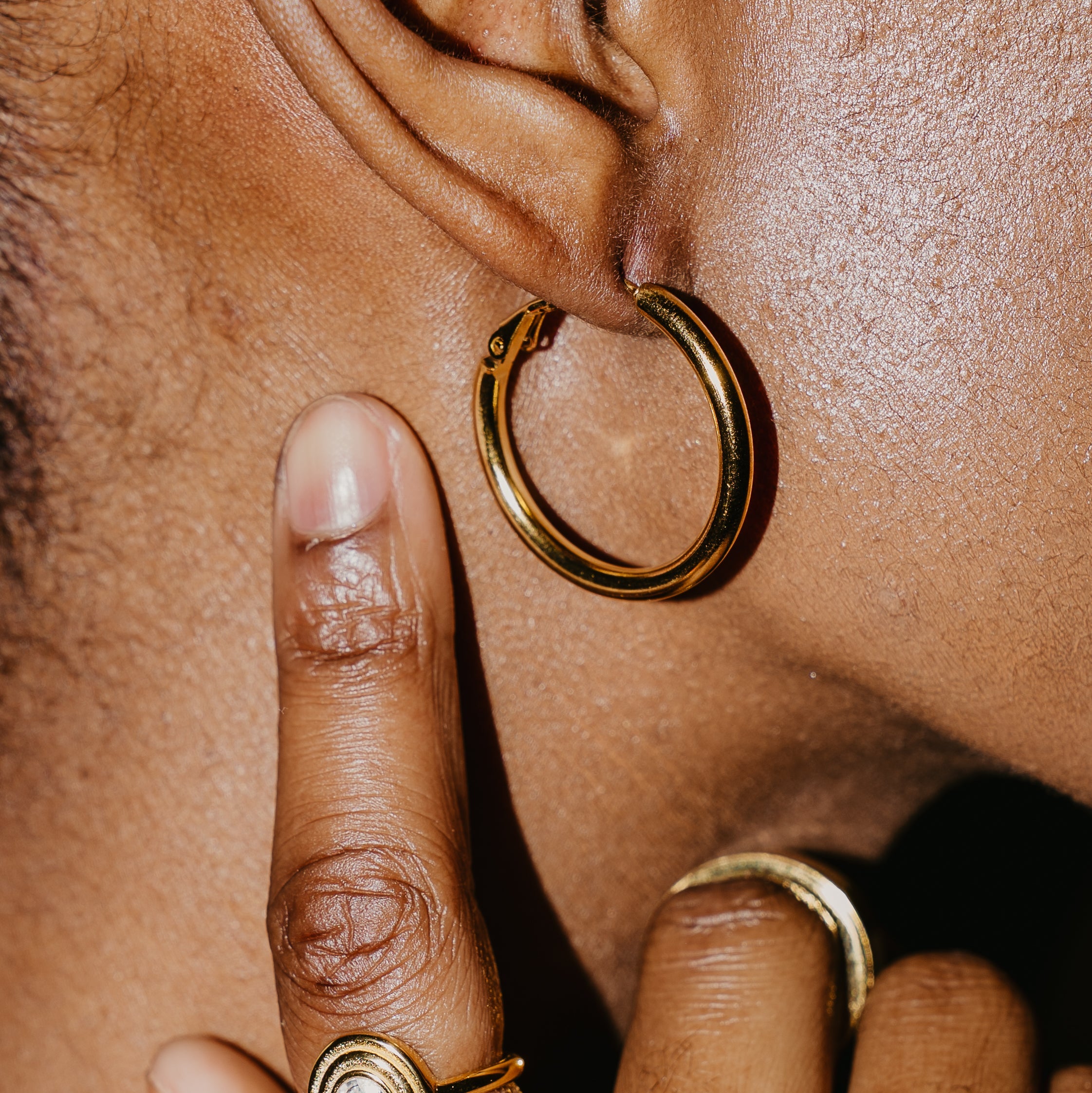 ELISE GOLD HOOPS
